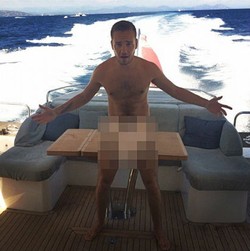 Liam Payne One Direction Pamer Foto Selfie Seksi