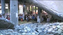 Warga Gaza Salat Id di Reruntuhan Masjid, Makan Rasanya Seperti Racun!