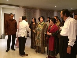 Jokowi-JK dan Sejumlah Tokoh Politik Berkumpul di Kediaman Surya Paloh