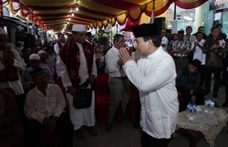 Prabowo Salat Id di Masjid Az Zikra Sentul