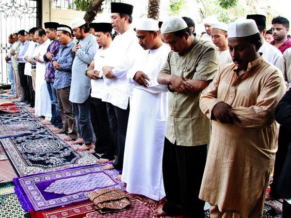 WNI Salat Id di KJRI Dubai