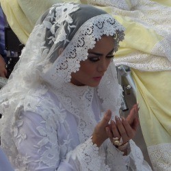 Lebaran, Krisdayanti Diserbu Warga Saat Bagi-bagi THR