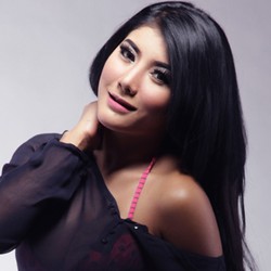 Viany Zaelany Rayakan Lebaran di Singapura