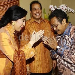 Sapa Tamu Open House, CT: Sudah Makan Es Krim Belum?