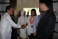 Ditemani Suami, Risma Open House di Rumah Dinas Walikota