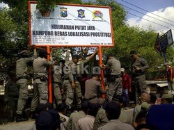 Pemasangan Plakat di Dolly Sempat Rusuh, Risma Mengaku tak akan Mundur