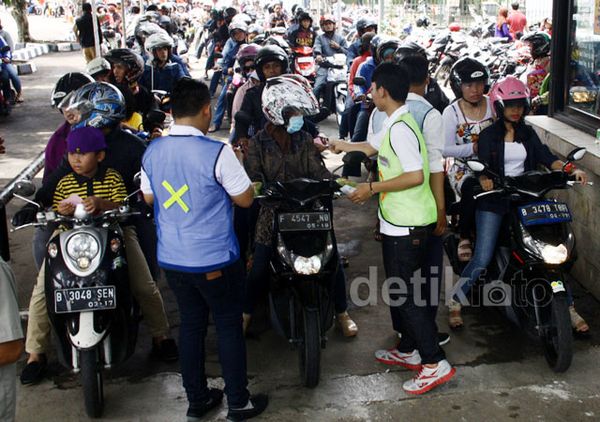 Antrean Panjang Masuk Ragunan