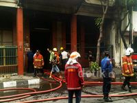 Gedung Tua di Jalan Pahlawan Terbakar
