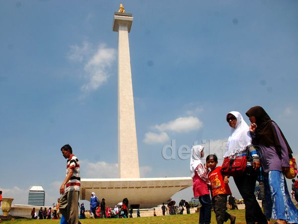 Monas Dipadati Pengunjung