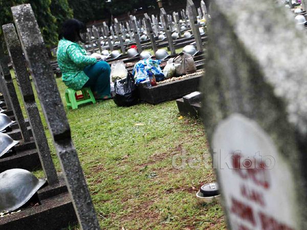 Ziarah ke Makam Keluarga