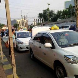 Ketika Bos KAI Terbengong Melihat Penumpang KA Ekonomi Pakai Taksi