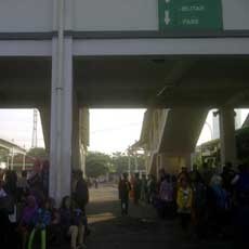 Lebaran Kedua, Pemudik di Terminal Bungurasih Terlantar