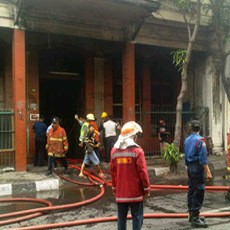 11 Damkar Dikerahkan, Api di Gedung Tua di Jalan Pahlawan Bisa Dijinakkan