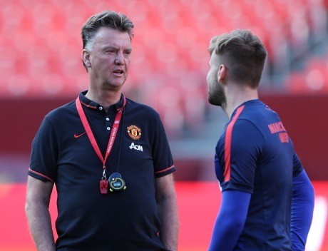Shaw Belum Cukup Fit untuk Van Gaal