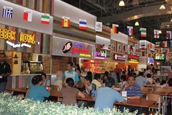 Ditinggal PRT Mudik, Pusat Makanan di Mal-mal Jakarta Diserbu Warga