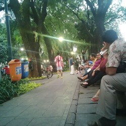 Ketika Muda-mudi Jakarta Nikmati Suasana Libur Lebaran di Taman Suropati