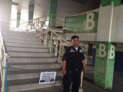 Pasar Tanah Abang Masih Tutup, Pengunjung Tetap Datang