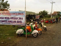 Scooterist Dirikan Posko Mudik Vespa di Pemalang