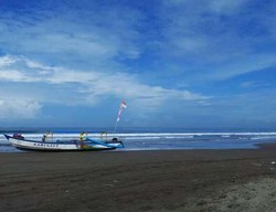 2 Orang Nyaris Tenggelam Saat Main Papan Selancar di Pangandaran