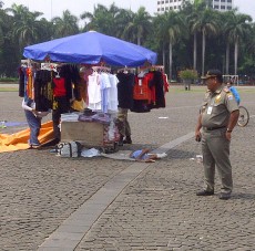 Satpol PP Kritisi UPT Monas Lemah Atasi PKL Bandel