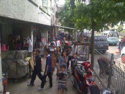 Jumlah Tidak Sebanding, Satpol PP Dibikin Tak Berkutik oleh PKL Jatinegara