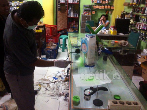 Konter HP di Situbondo Dibobol Maling