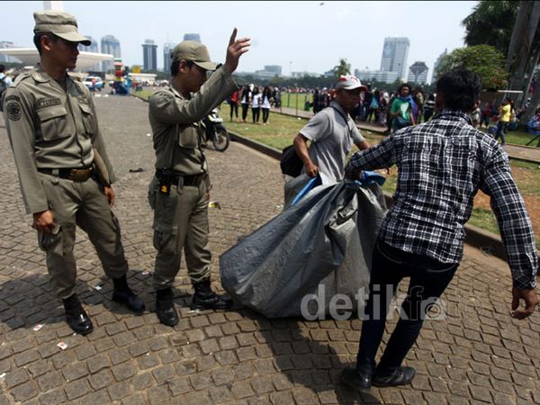 Gelar Lapak Lagi, PKL Monas Ditertibkan