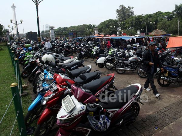 Semrawutnya Parkir di Monas