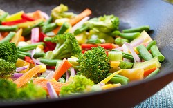 Tak Banyak Waktu untuk Masak? Buat Saja Tumis Sayuran Komplet Ini