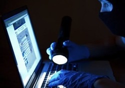 Polisi Hijack Banner Iklan Lawan Pembajakan