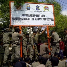 Dolly dan Jarak Bersih Prostitusi, Satpol PP Tetap Lakukan Pengawasan