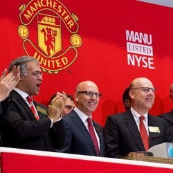 Keluarga Glazer Kembali Lepas Sebagian Sahamnya di MU