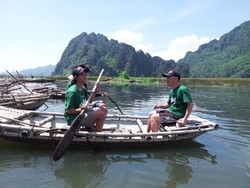 Jelajah Danau di Vietnam, Panasnya Nggak Nahan!