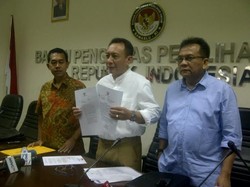 DKPP Libur, Tim Hukum Prabowo-Hatta Batal Laporkan KPU