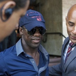 Masih Ada Kontrak dengan Milan, Seedorf Belum Bisa Melatih Klub Lain