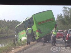 Bus Maju Lancar Terperosok ke Sungai di Jalur Alternatif di Cirebon, Awas Macet!