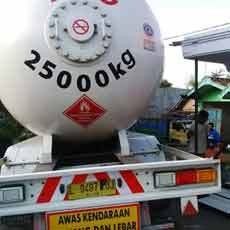 Truk Muat Gas Elpiji Tabrak Makam di Lingkar Selatan Probolinggo