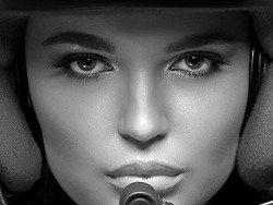 Wuih, Model Playboy Inessa Tushkanova Kini Jadi Pebalap