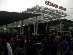 Akhir libur lebaran, Calon Penumpang Commuterline di Stasiun Bogor Membludak
