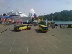 Bus Feeder Gratis Terminal-Pelabuhan di Merak Sepi Peminat