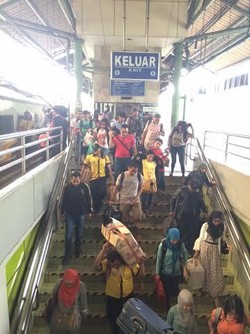 Hari Ini, Stasiun Gambir Sambut 10.196 Pemudik KA yang Balik ke Jakarta
