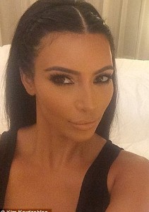 Aih... Kim Kardashians Selfie Bareng Kanye West di Kasur