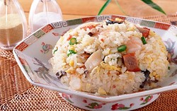 Biar Tak Repot Masak, Buatlah Sajian Nasi Komplet yang Sedap Ini