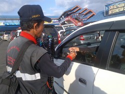 Bangganya Hasanudin, Jualan Kacamata Bisa Biayai Anak ke Sekolah Tinggi