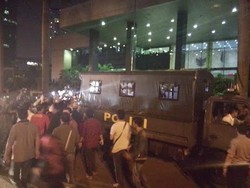 3 Aktivis Progress 98 Diangkut Polisi ke Polres Jaksel