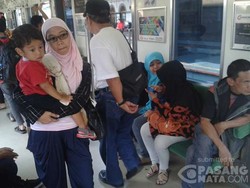 Ketika Ibu Gendong Anak Kehilangan Kursi Prioritasnya di KRL