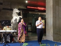 Masa Jabatan Hampir Habis, Menhub Nyanyikan Lagu Perpisahan untuk Pegawai