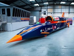 Kendaaraan Roda 4 Supersonik, Mampu Menembus Kecepatan 1.770 Km/Jam!