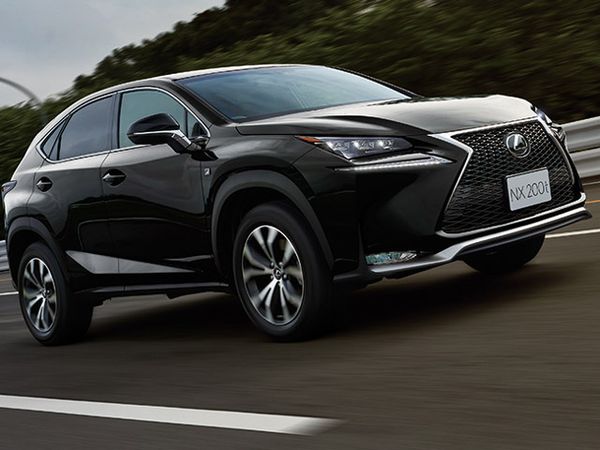 Crossover Pertama Lexus