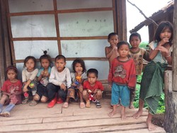 Eksotisme Wajah Suku Khmu di Laos